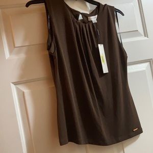 It’s a Calvin Klein blouse size medium and the color is brown!